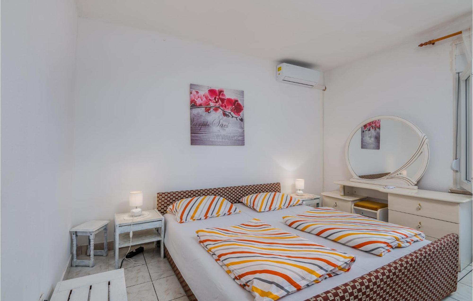 Lovely Apartment In Stara Baska 1 With Kitchen المظهر الخارجي الصورة